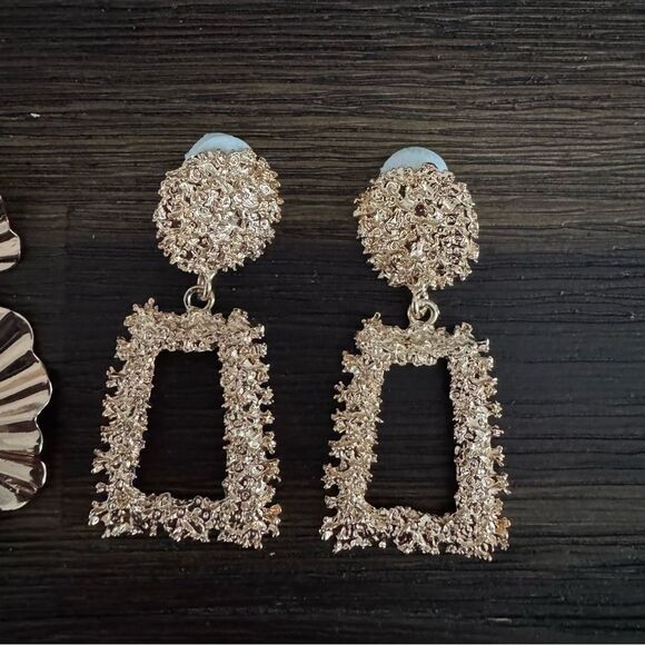 2 Pairs of Gold-Toned Statement Earrings - Picture 3 of 4